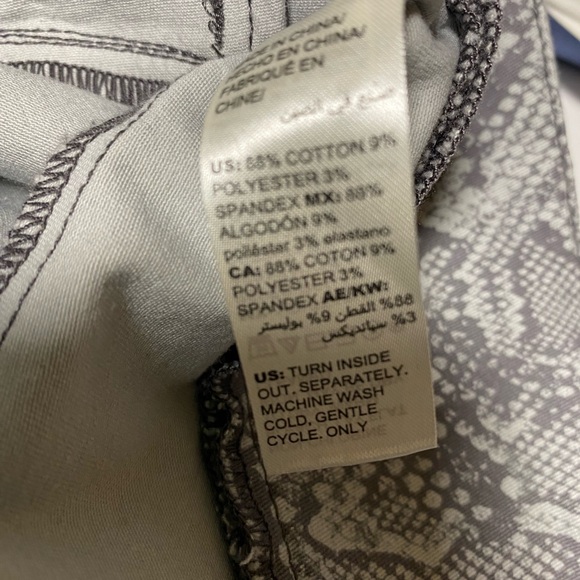 WHITE HOUSE BLACK MARKET WOMEN'S PYTHON PRINTED MOTO JKT SIZE 14 - Picture 5 of 7